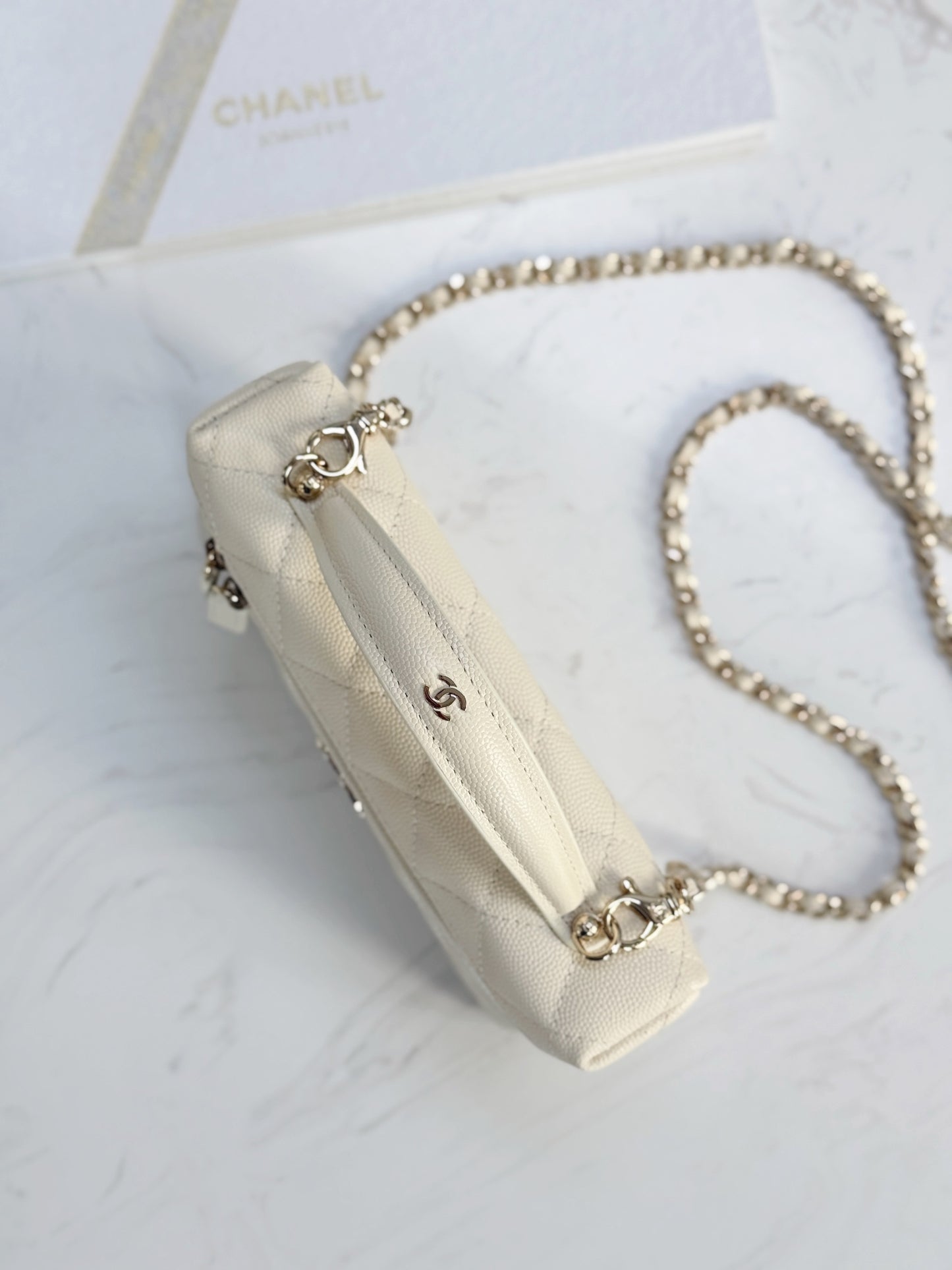 Chanel25C hand chain cosmetic bag