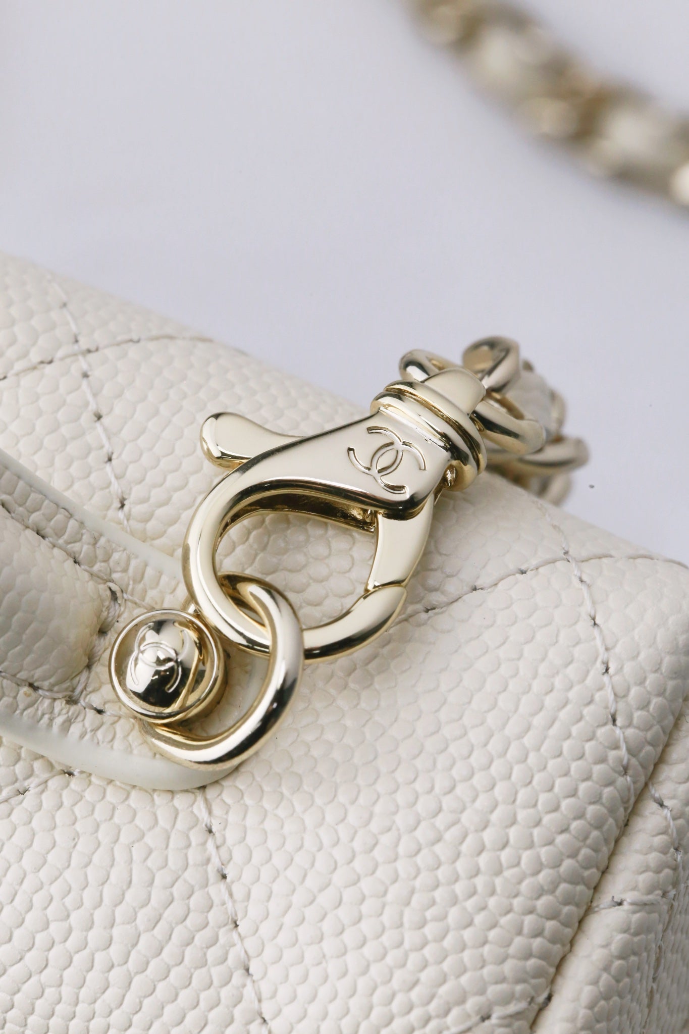 Chanel25C hand chain cosmetic bag