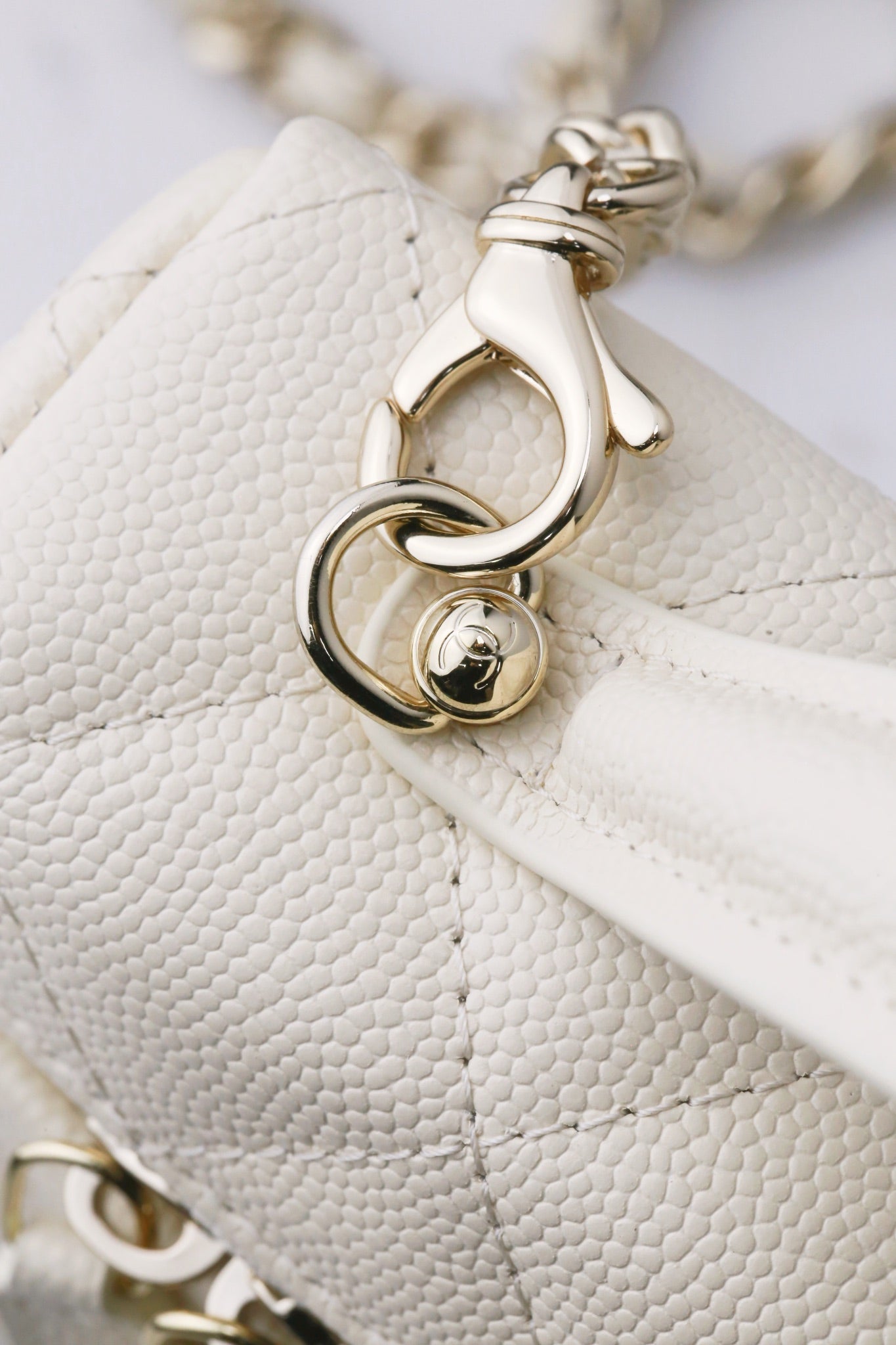 Chanel25C hand chain cosmetic bag
