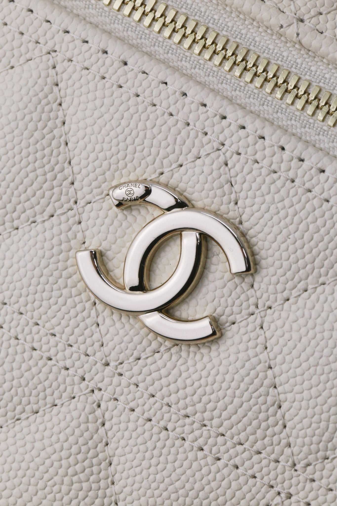 Chanel25C hand chain cosmetic bag