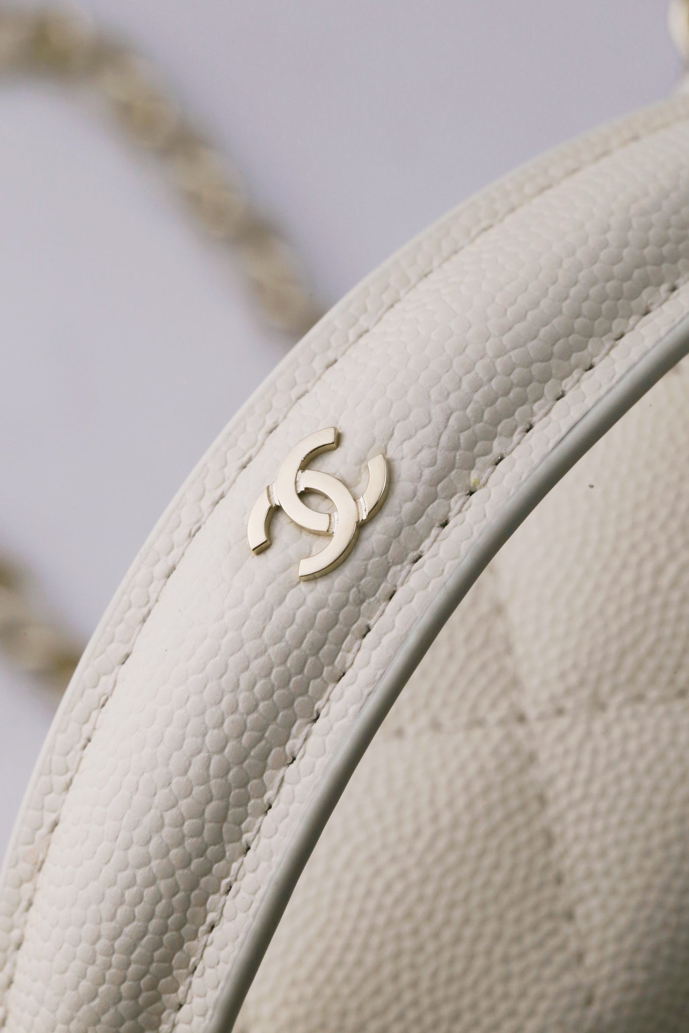 Chanel25C hand chain cosmetic bag