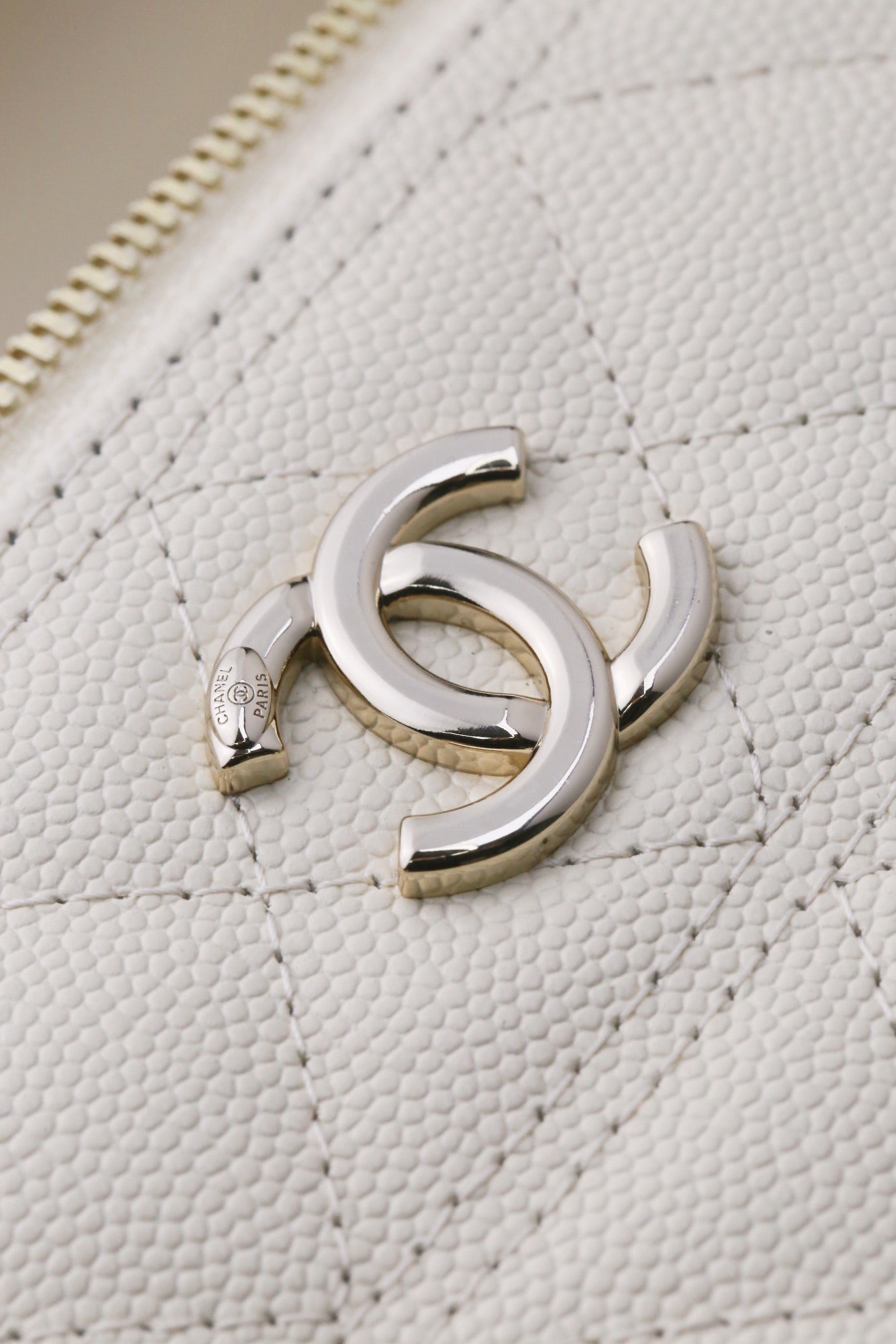 Chanel25C hand chain cosmetic bag