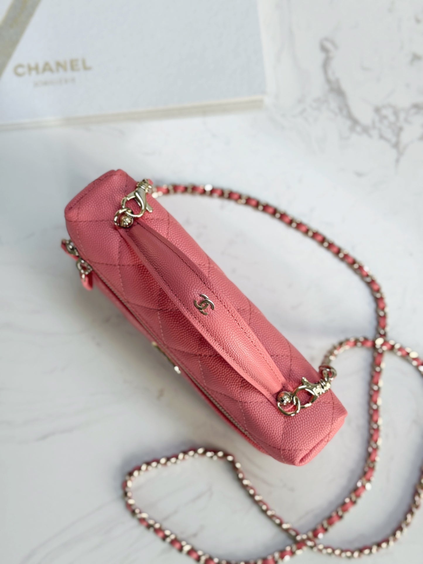 Chanel25C hand chain cosmetic bag