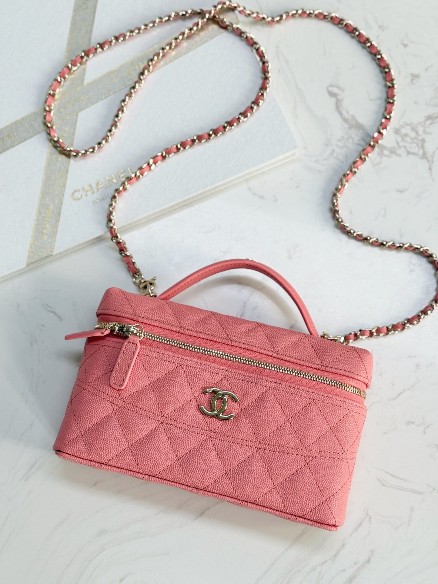 Chanel25C hand chain cosmetic bag