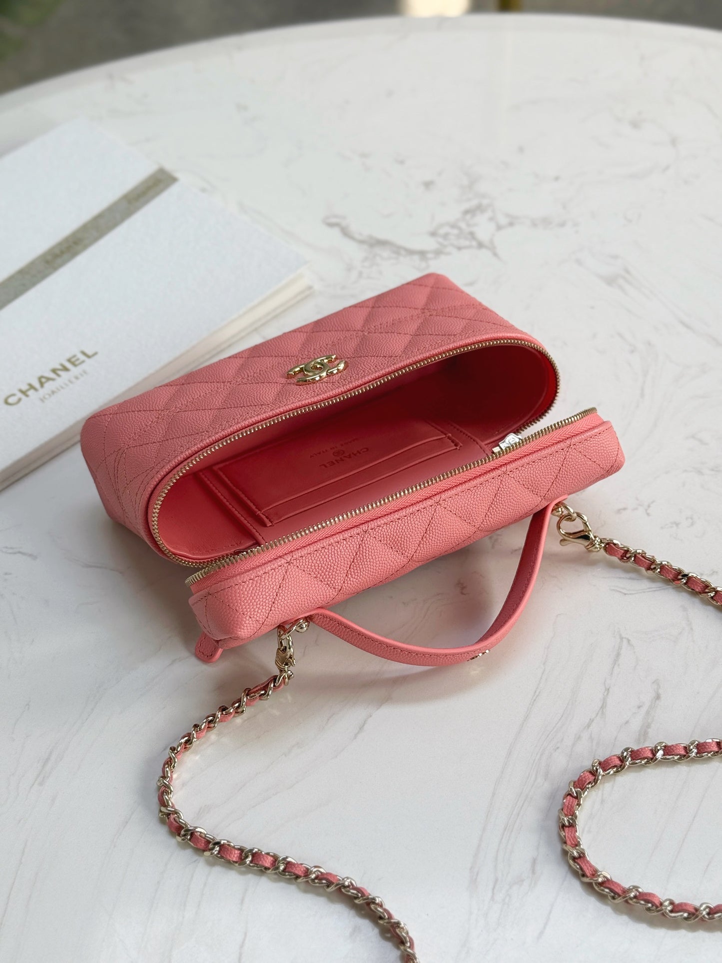 Chanel25C hand chain cosmetic bag