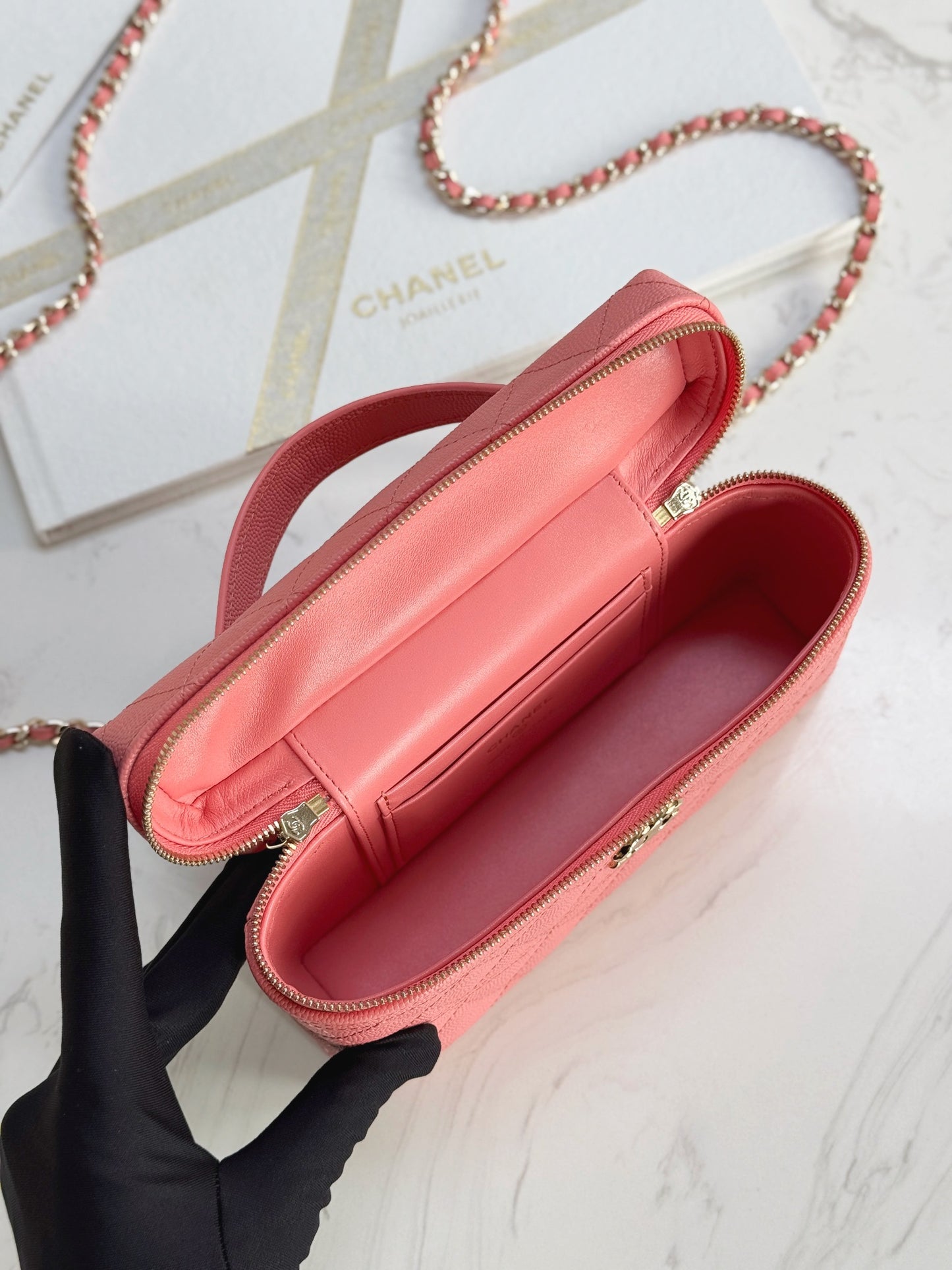 Chanel25C hand chain cosmetic bag