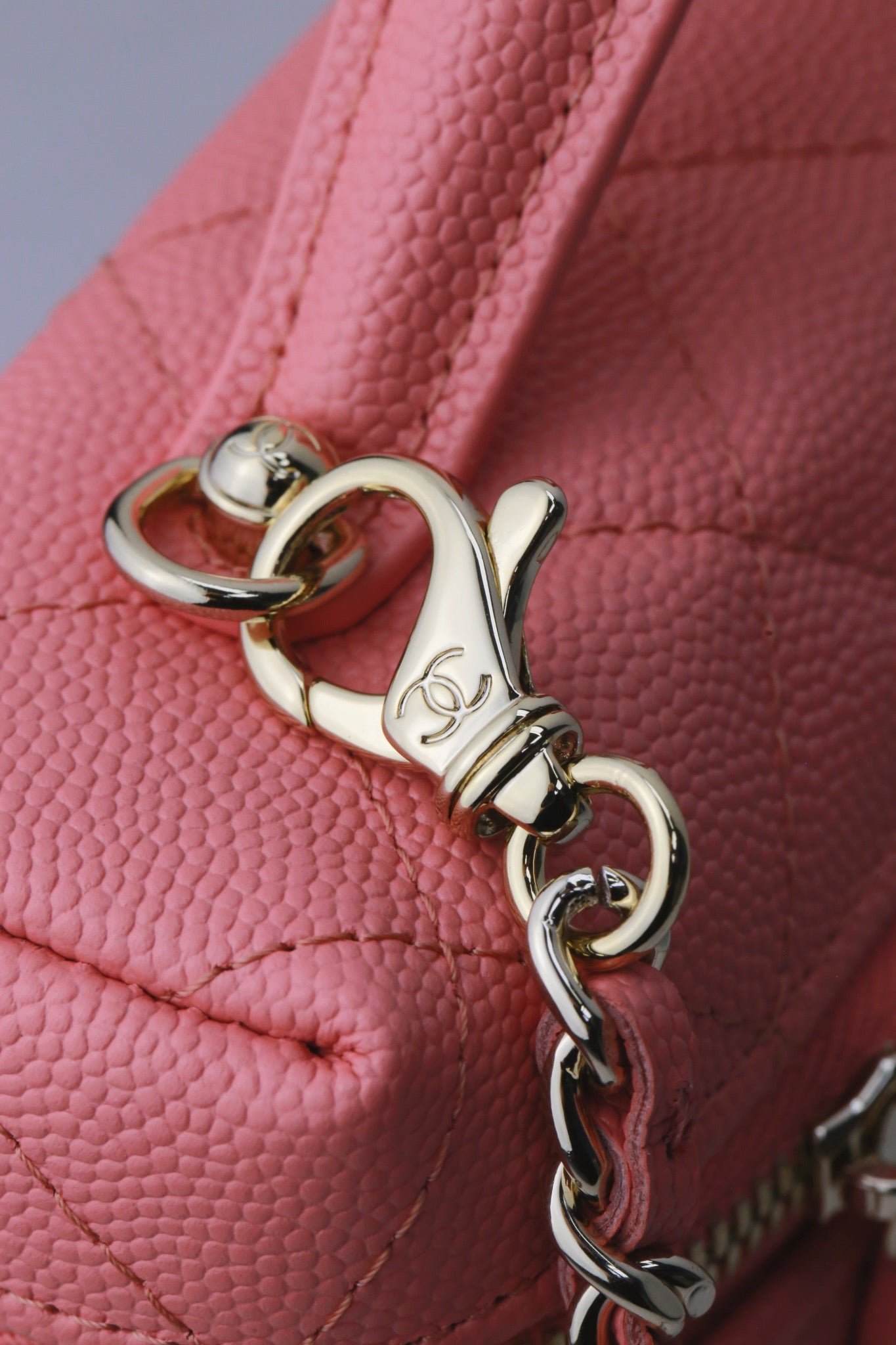 Chanel25C hand chain cosmetic bag