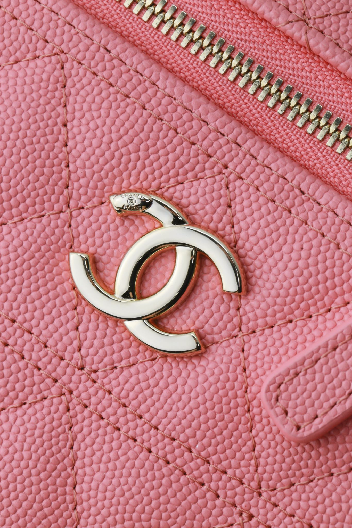 Chanel25C hand chain cosmetic bag