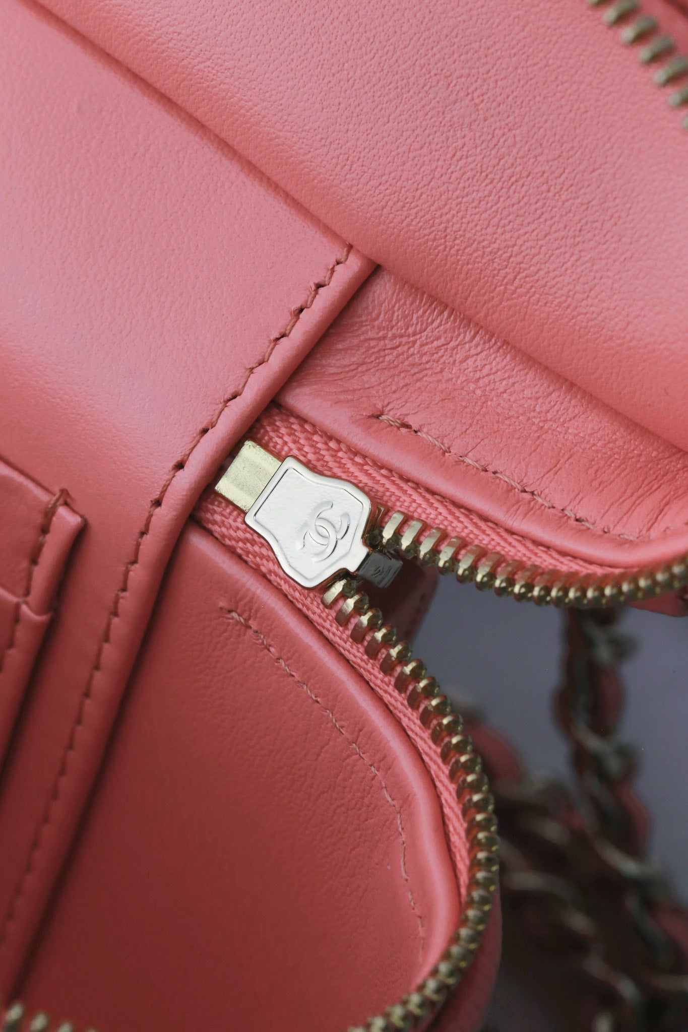 Chanel25C hand chain cosmetic bag