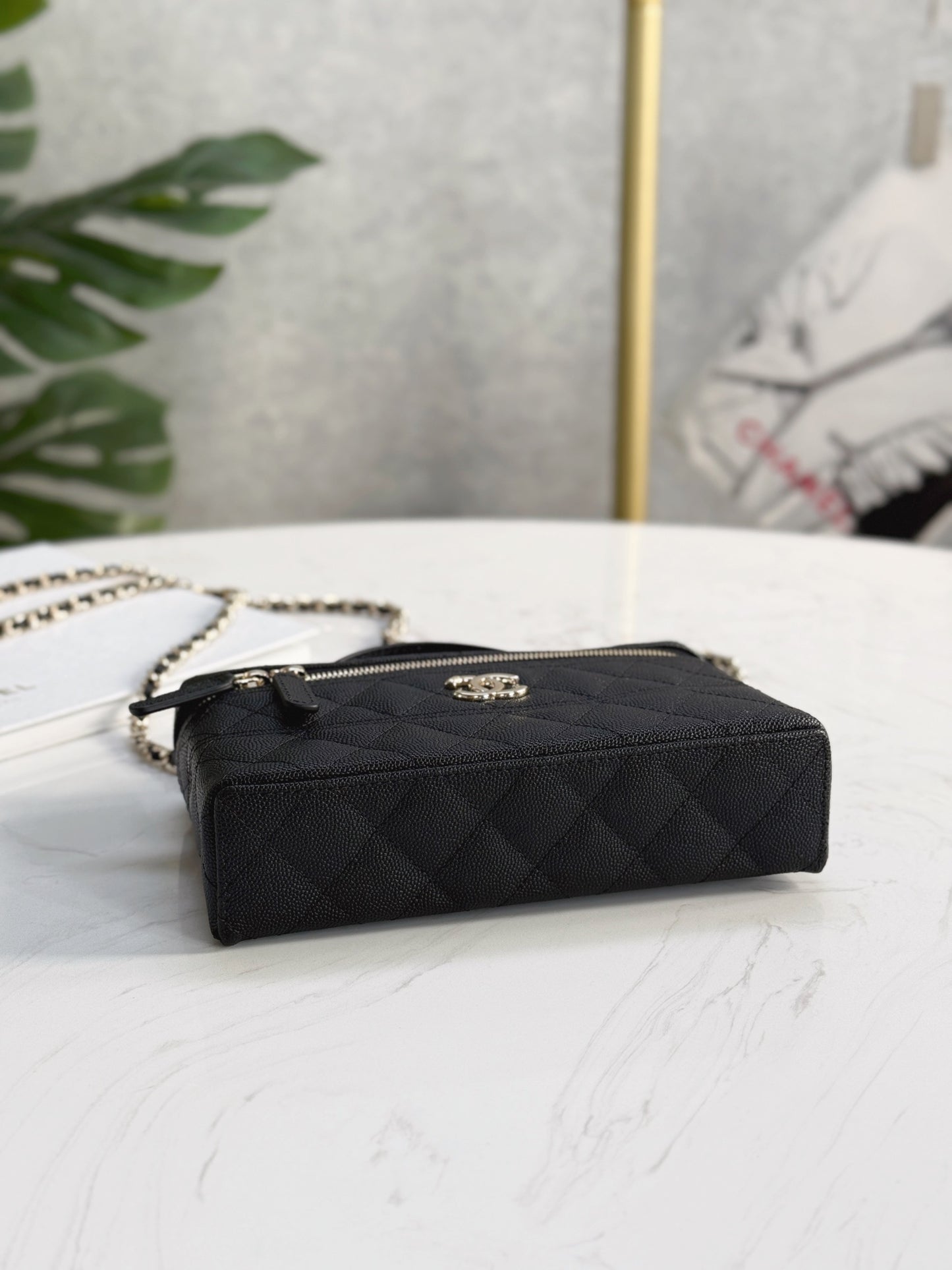 Chanel25C hand chain cosmetic bag
