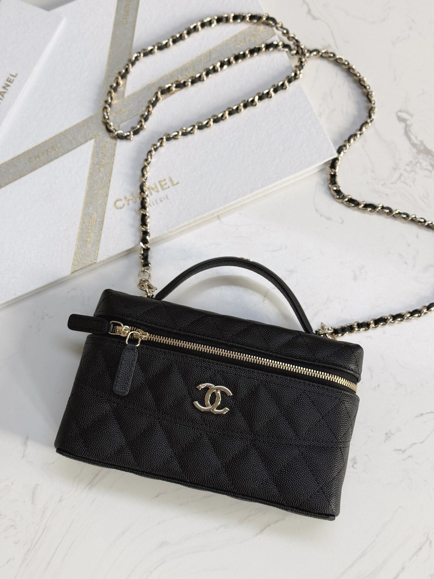 Chanel25C hand chain cosmetic bag
