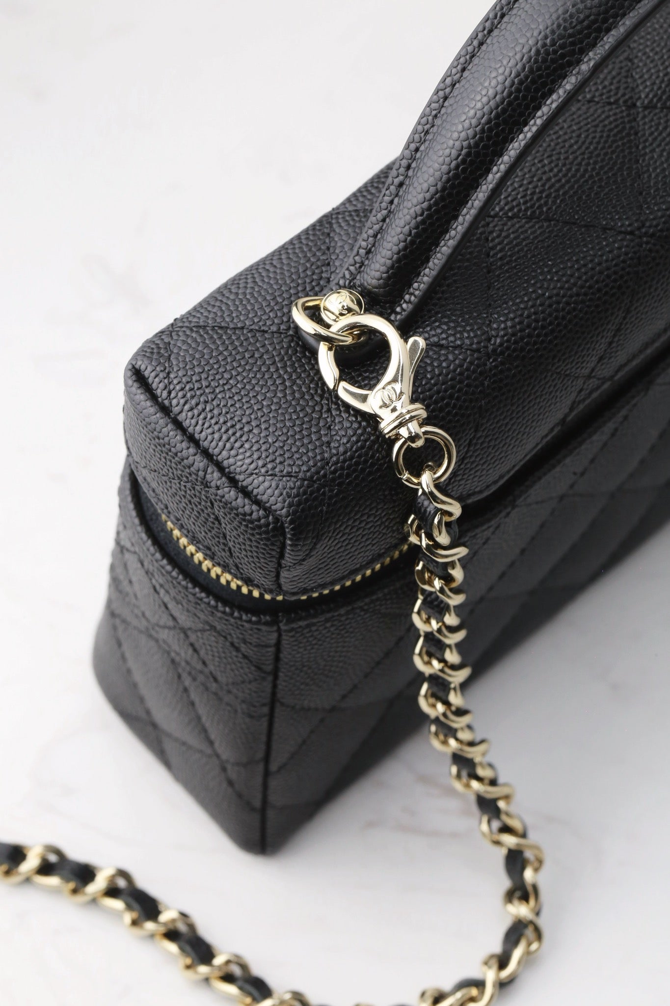 Chanel25C hand chain cosmetic bag