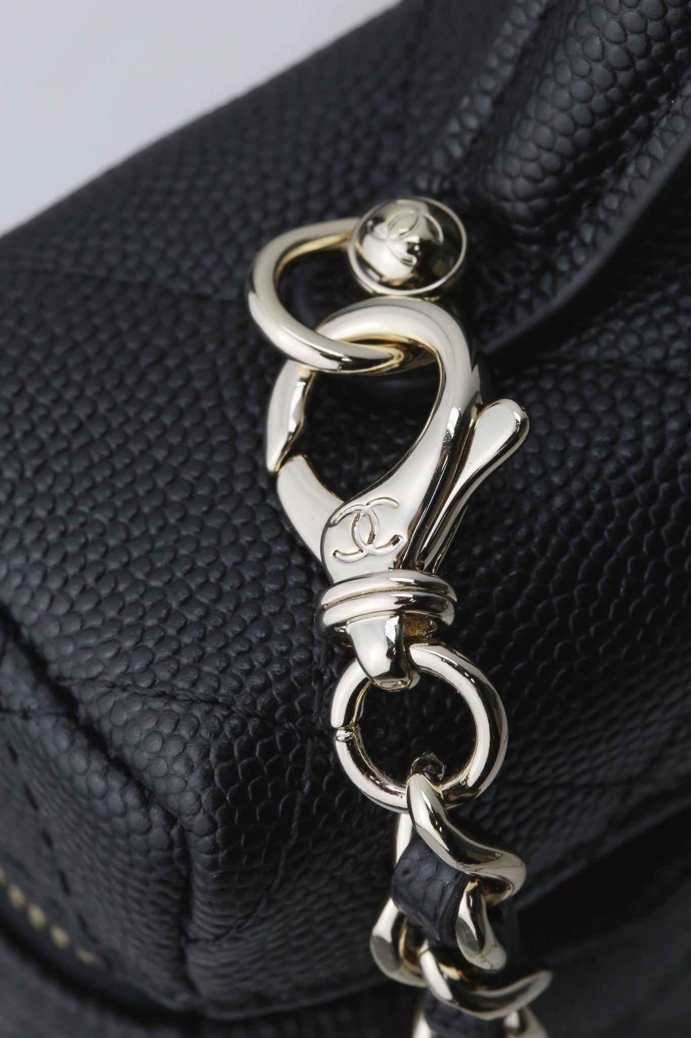 Chanel25C hand chain cosmetic bag