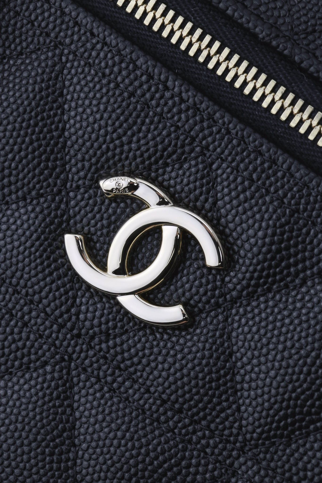 Chanel25C hand chain cosmetic bag