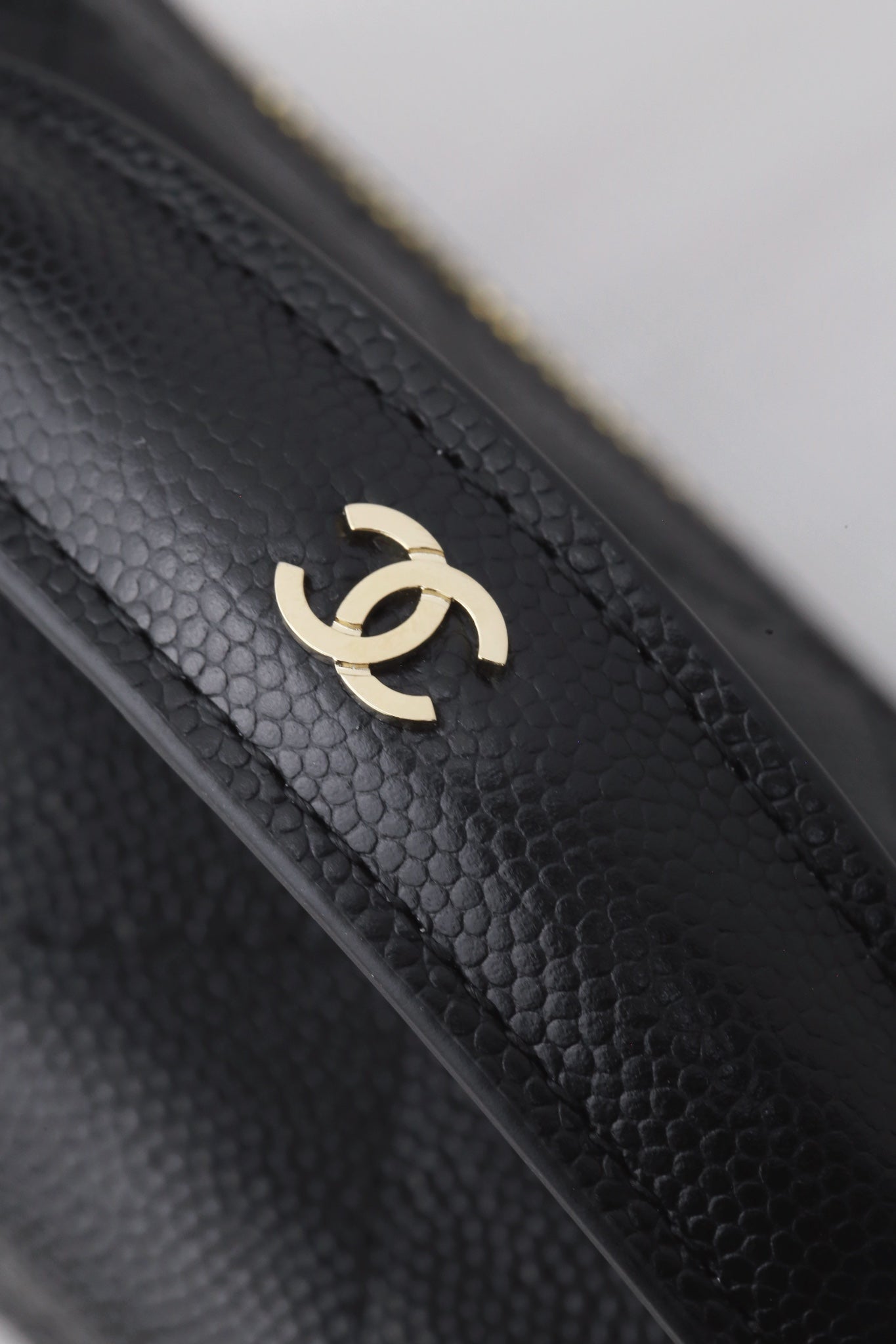 Chanel25C hand chain cosmetic bag