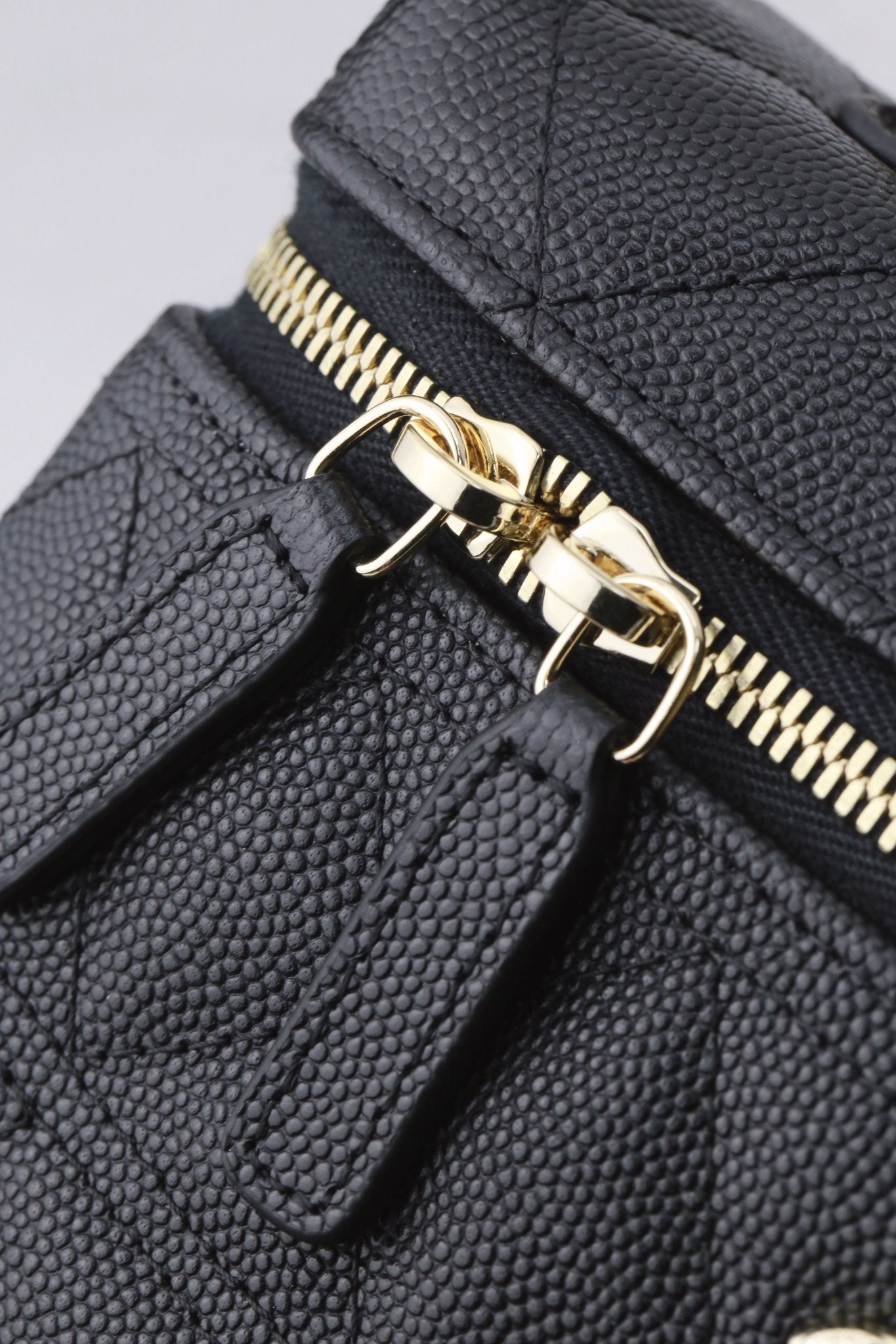 Chanel25C hand chain cosmetic bag