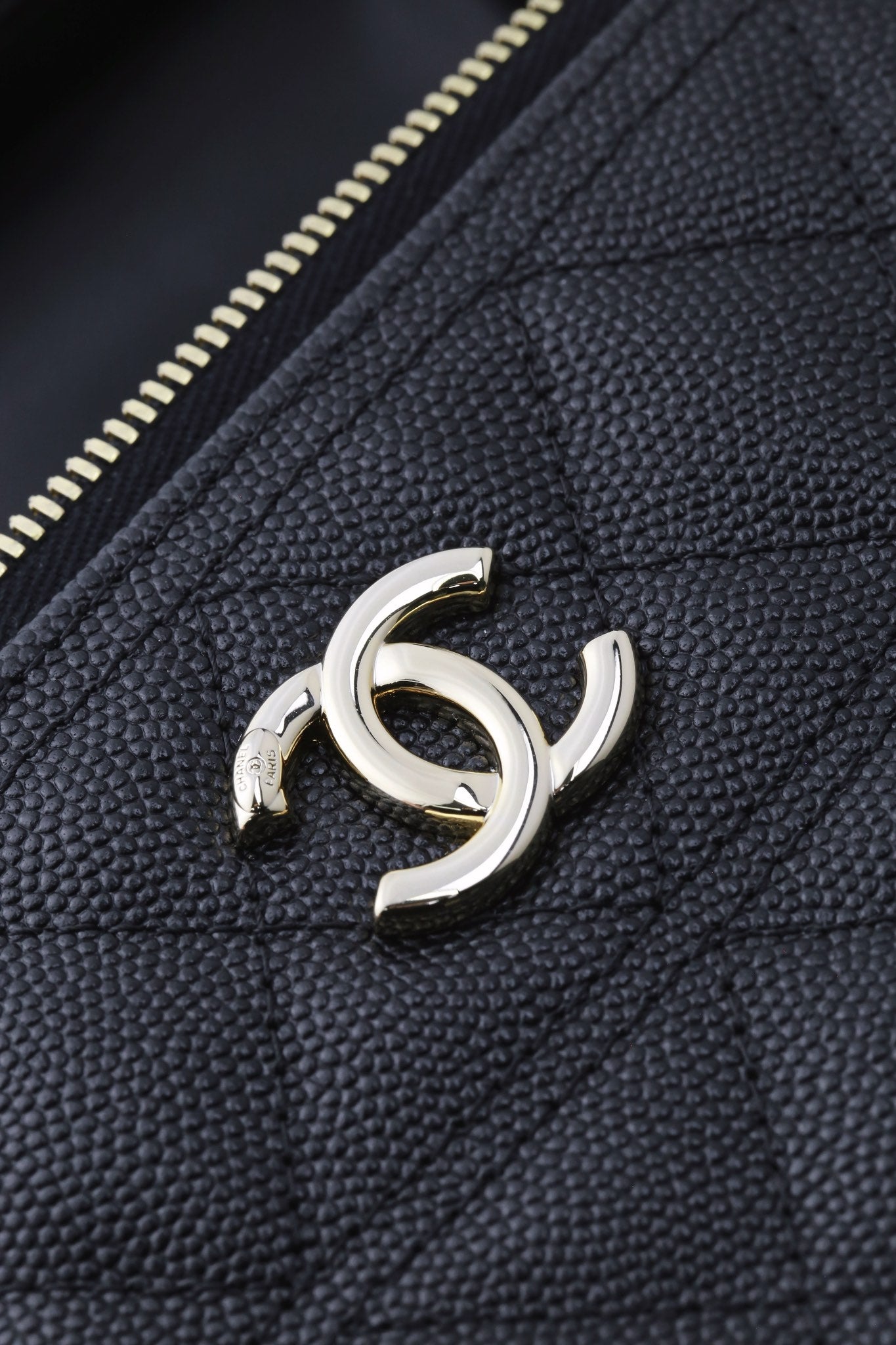 Chanel25C hand chain cosmetic bag