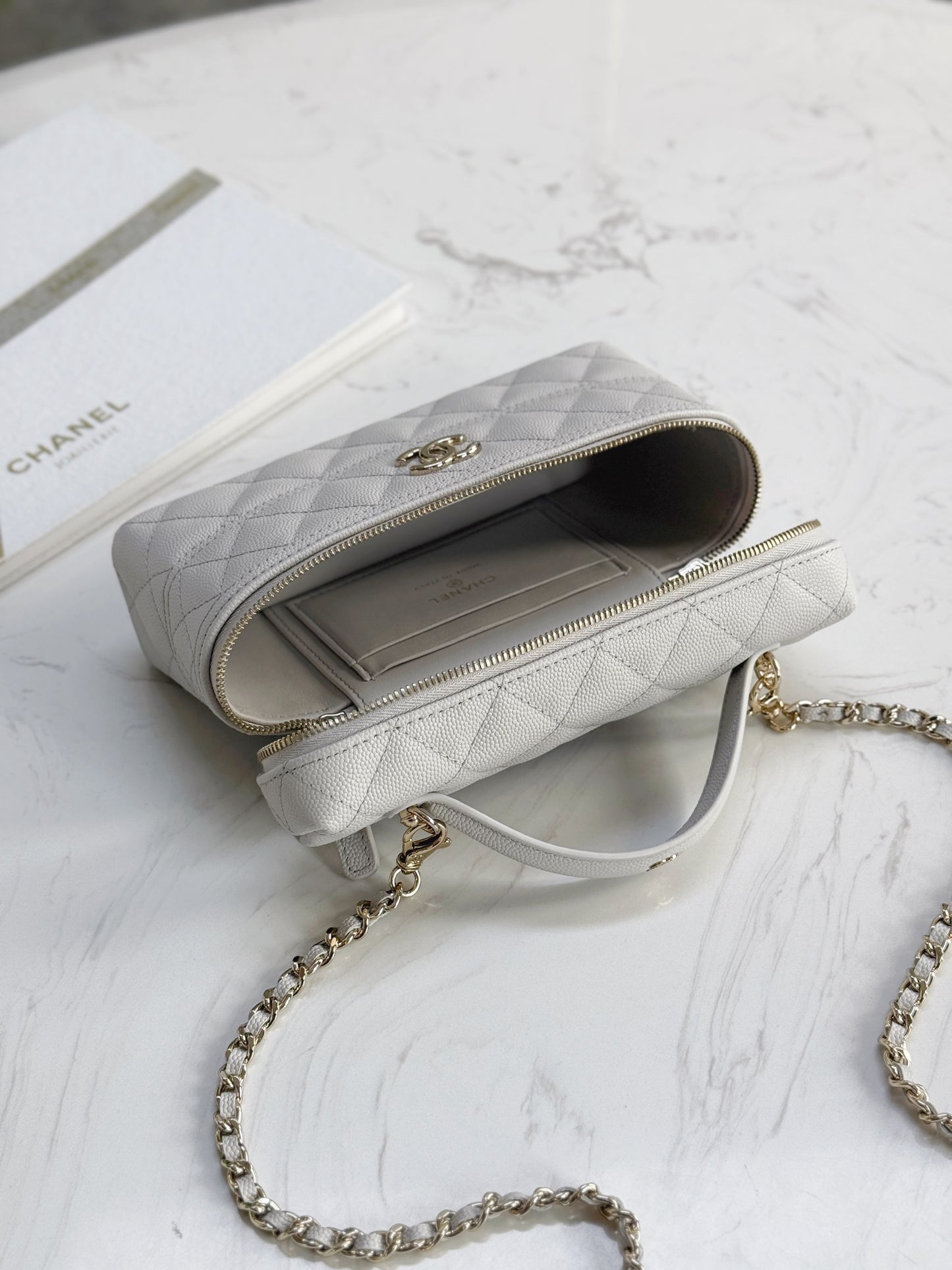 Chanel25C hand chain cosmetic bag