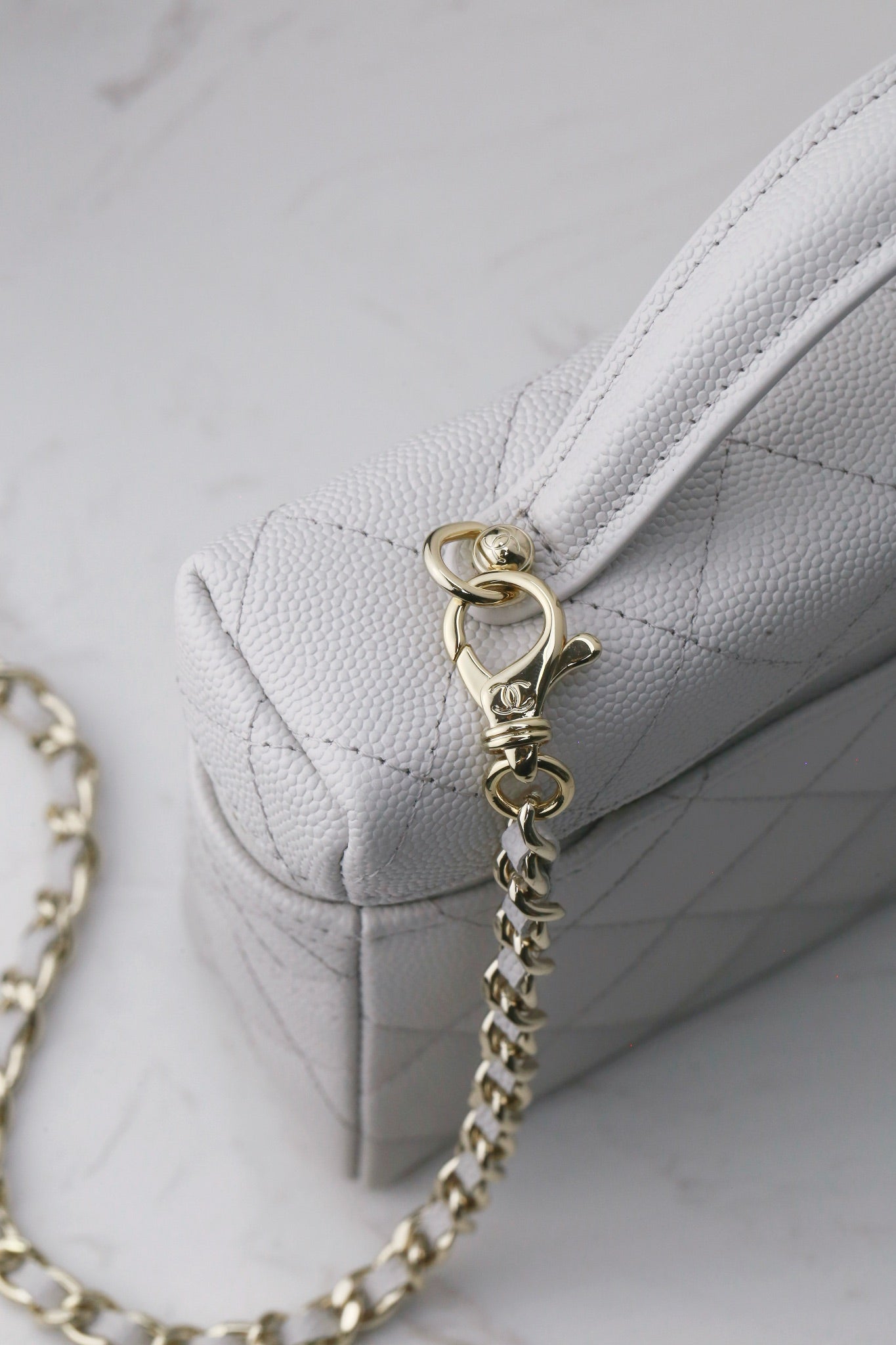 Chanel25C hand chain cosmetic bag