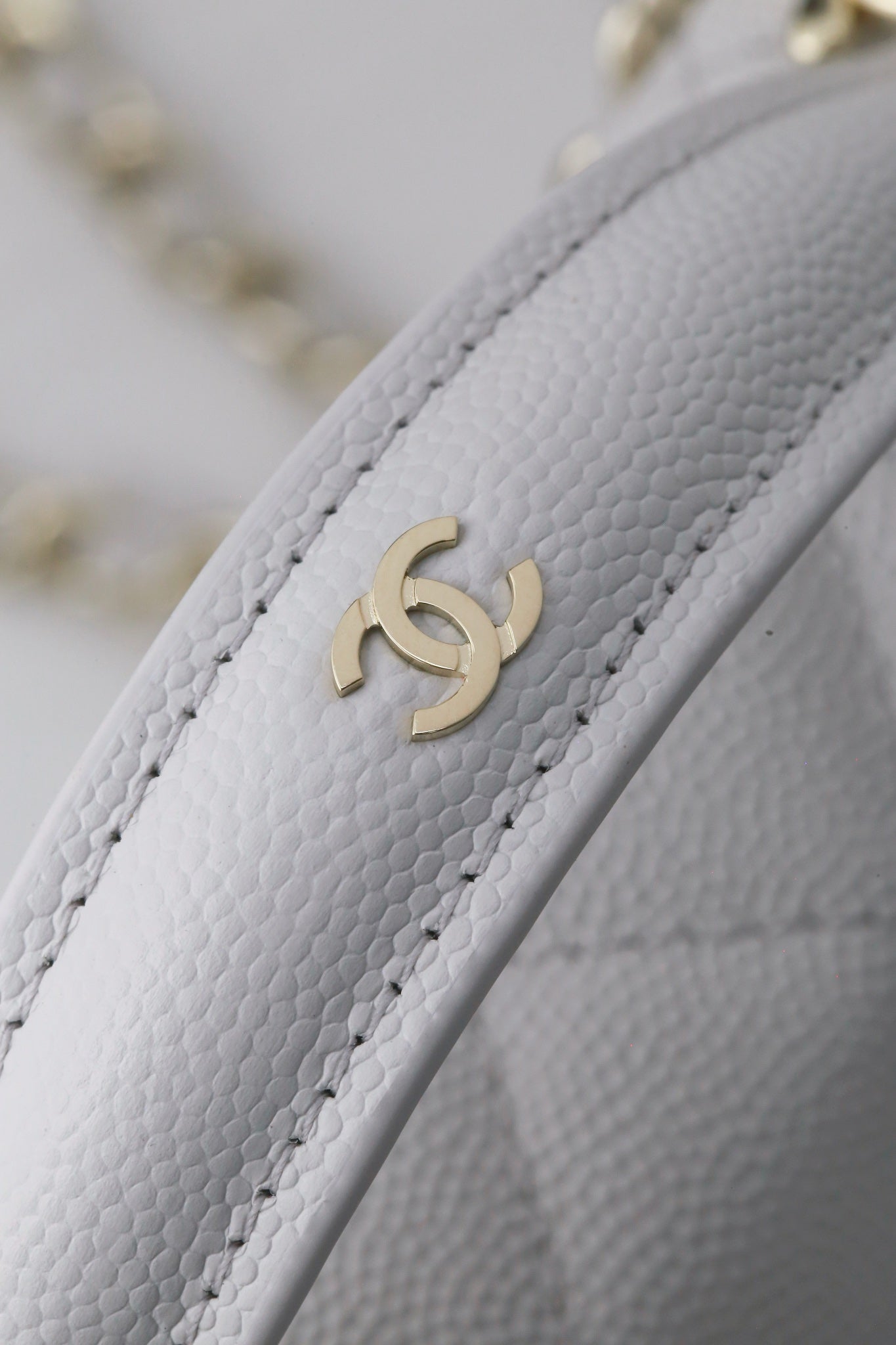 Chanel25C hand chain cosmetic bag