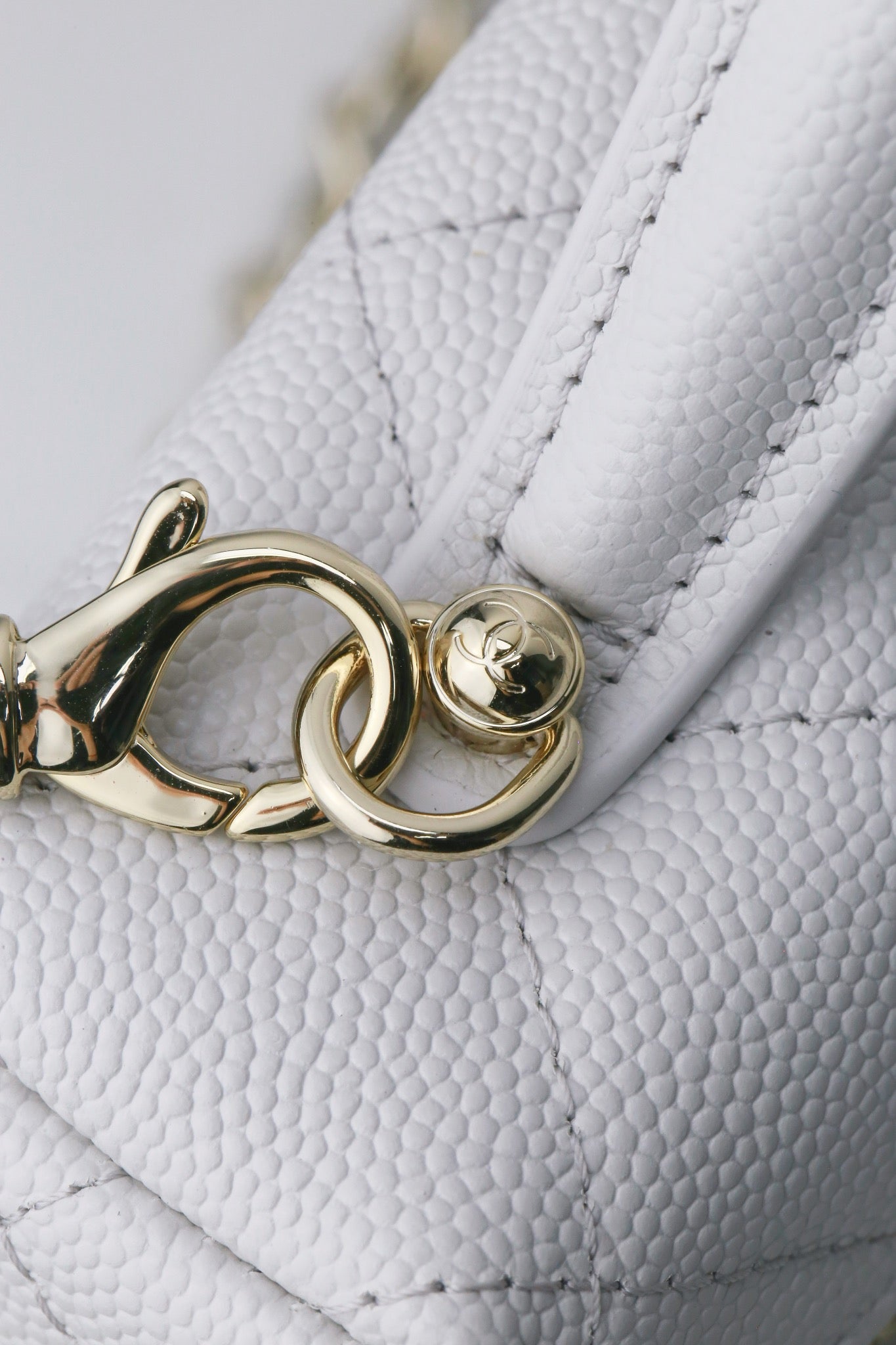 Chanel25C hand chain cosmetic bag