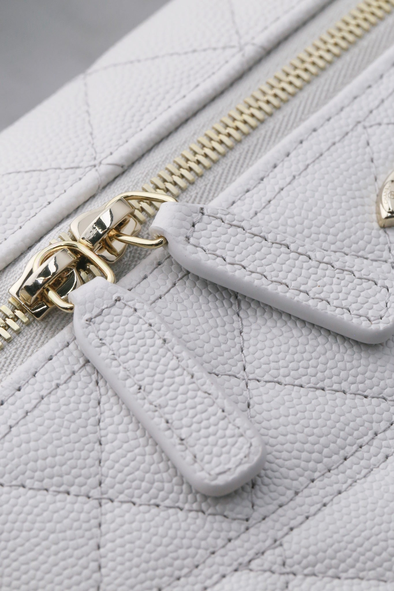 Chanel25C hand chain cosmetic bag