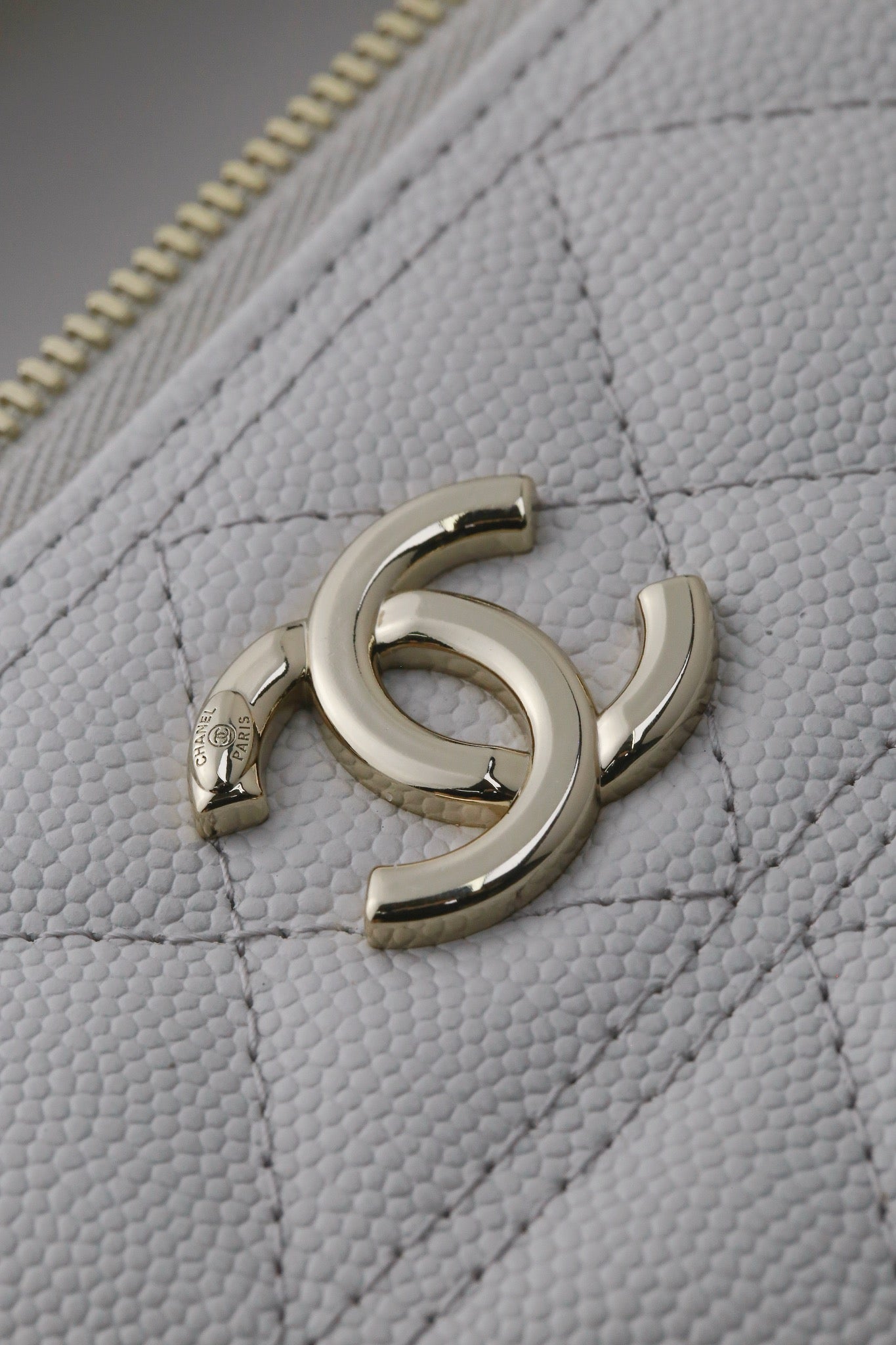 Chanel25C hand chain cosmetic bag