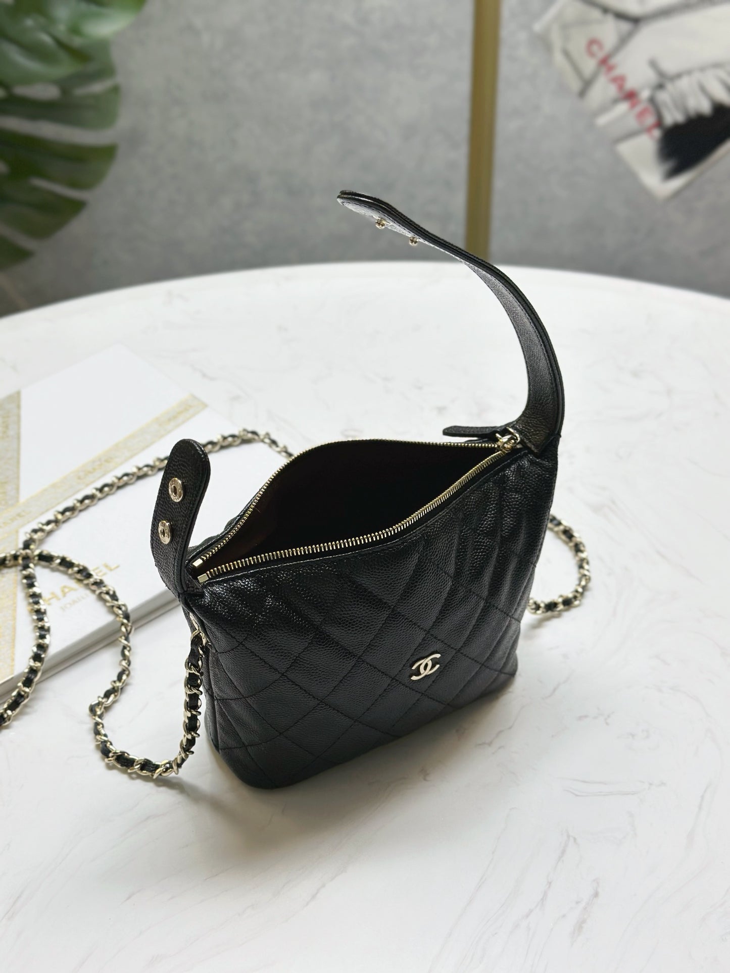 CHANEL25C early spring lunch box bag