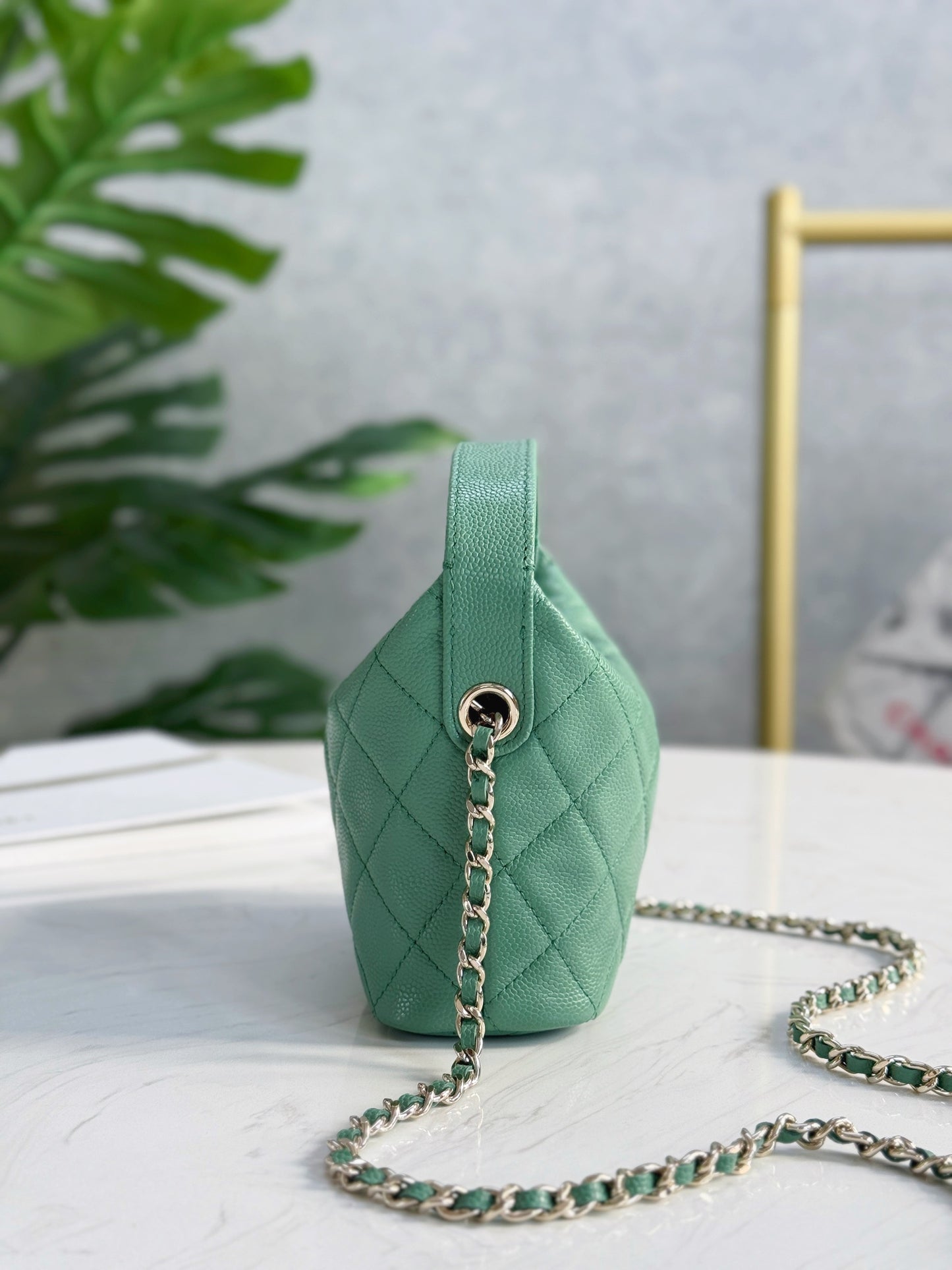 CHANEL25C early spring lunch box bag