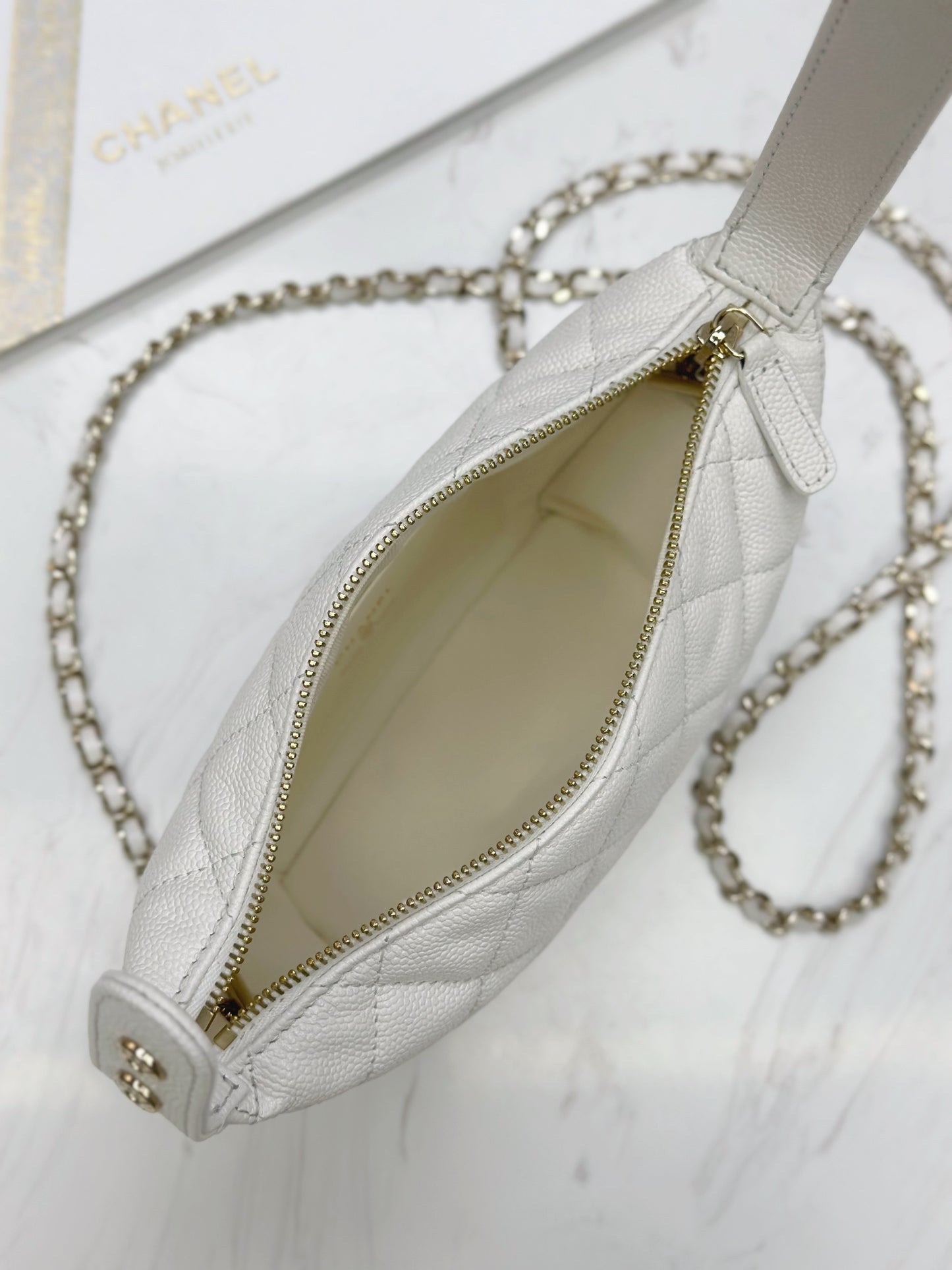 CHANEL25C early spring lunch box bag