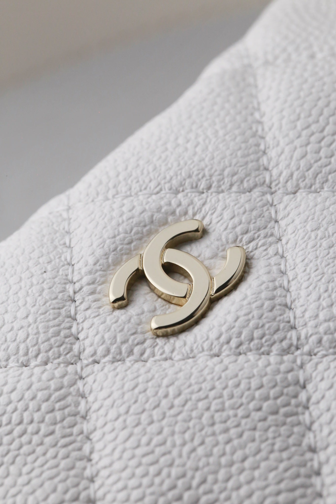 CHANEL25C early spring lunch box bag