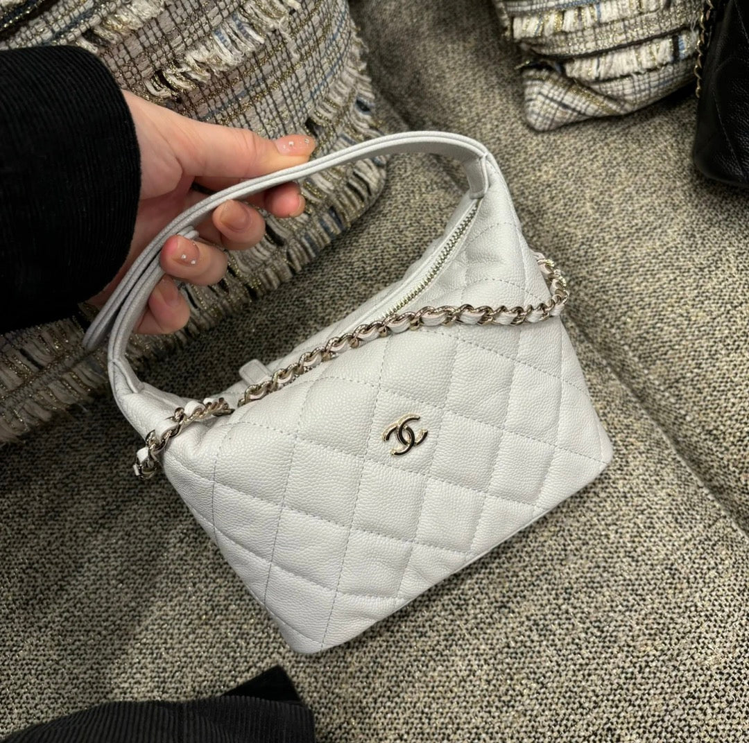 CHANEL25C early spring lunch box bag