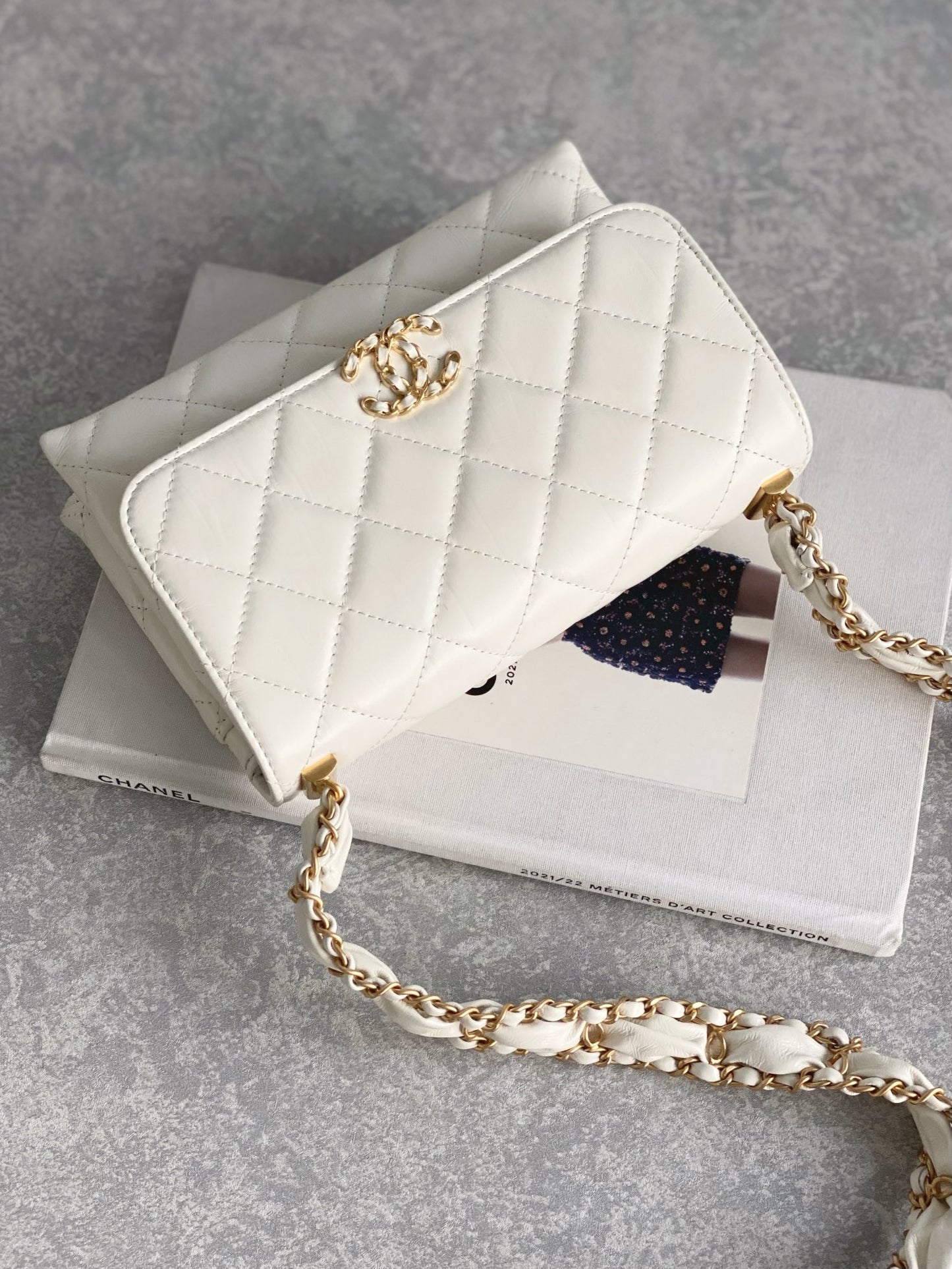 CHANEL23K pleated wide chain accordion bag