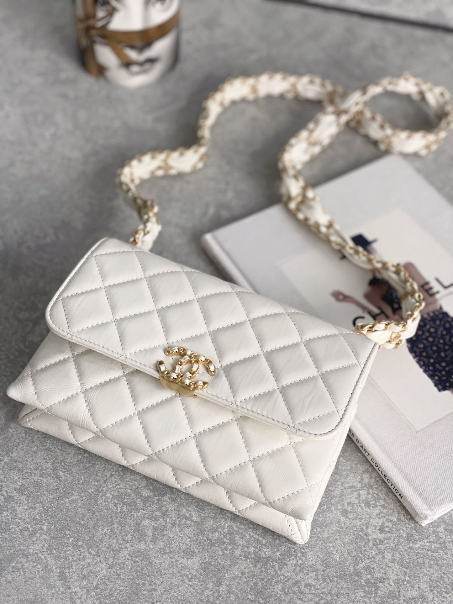 CHANEL23K pleated wide chain accordion bag