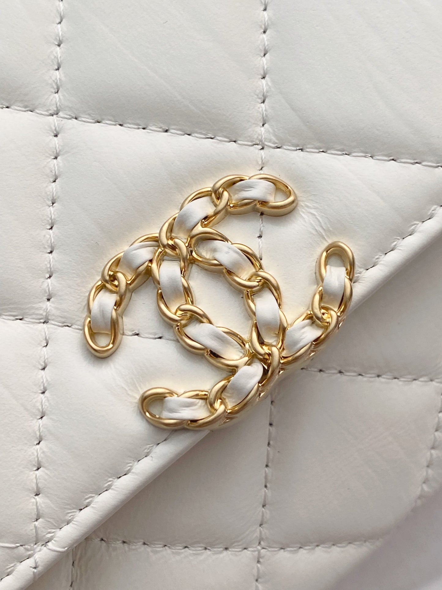 CHANEL23K pleated wide chain accordion bag