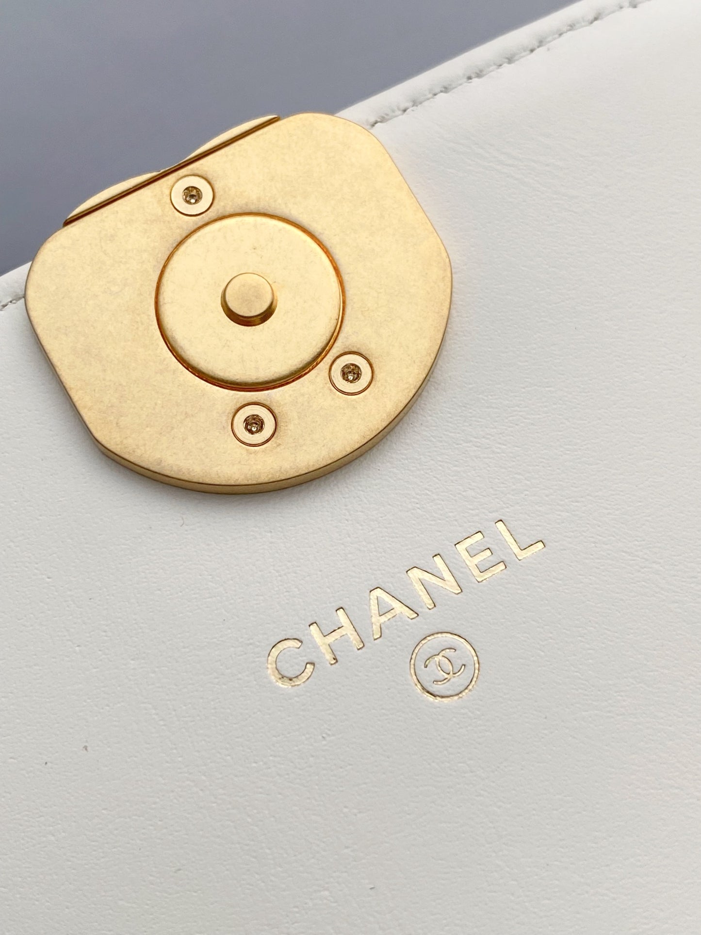 CHANEL23K pleated wide chain accordion bag