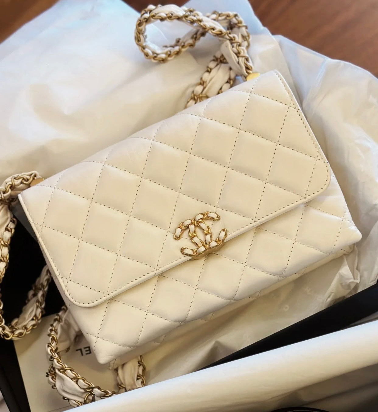 CHANEL23K pleated wide chain accordion bag
