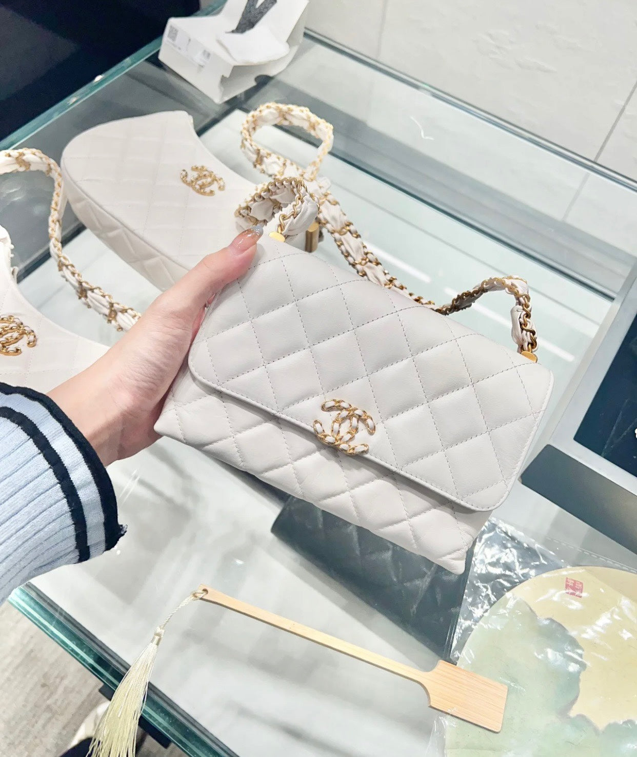 CHANEL23K pleated wide chain accordion bag