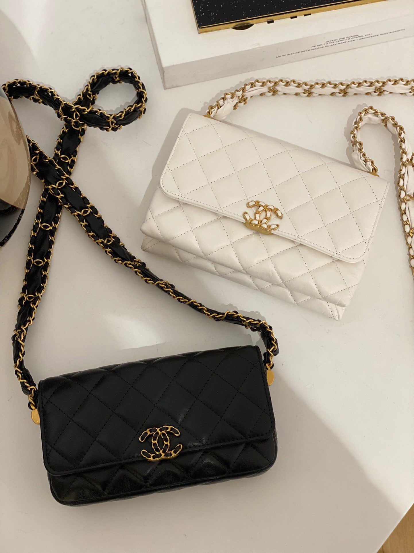 CHANEL23K pleated wide chain accordion bag