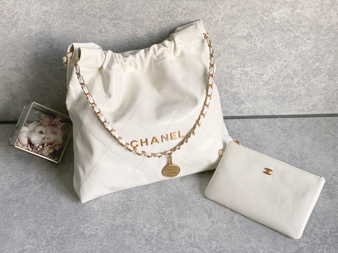 Chanel Classic 22 quilted leather and chain shoulder strap shopping bag