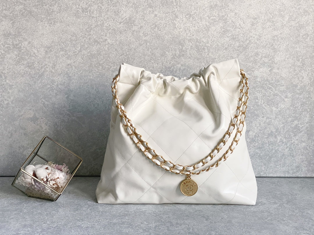 Chanel Classic 22 quilted leather and chain shoulder strap shopping bag