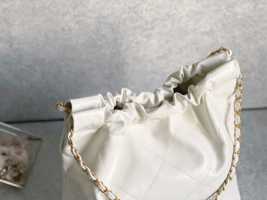 Chanel Classic 22 quilted leather and chain shoulder strap shopping bag