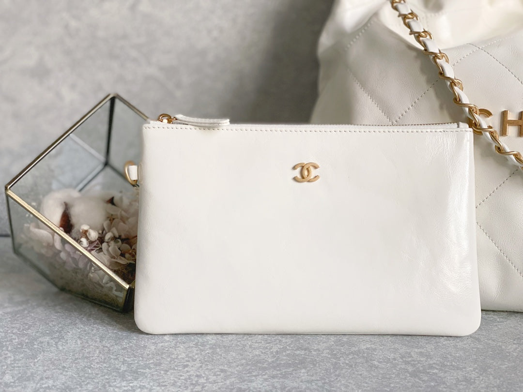 Chanel Classic 22 quilted leather and chain shoulder strap shopping bag