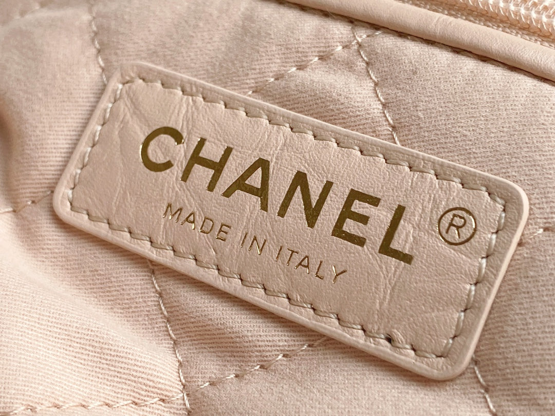 Chanel Classic 22 quilted leather and chain shoulder strap shopping bag
