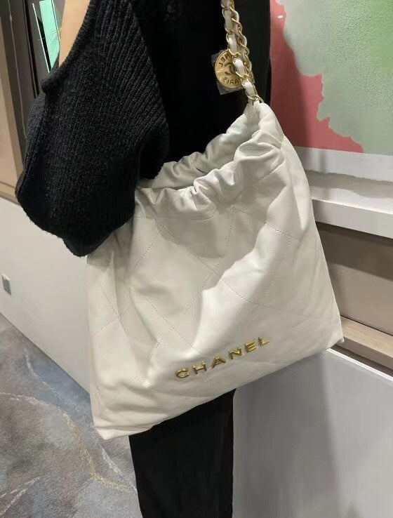 Chanel Classic 22 quilted leather and chain shoulder strap shopping bag