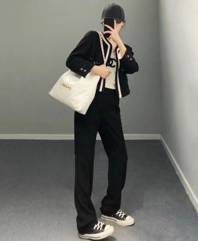 Chanel Classic 22 quilted leather and chain shoulder strap shopping bag