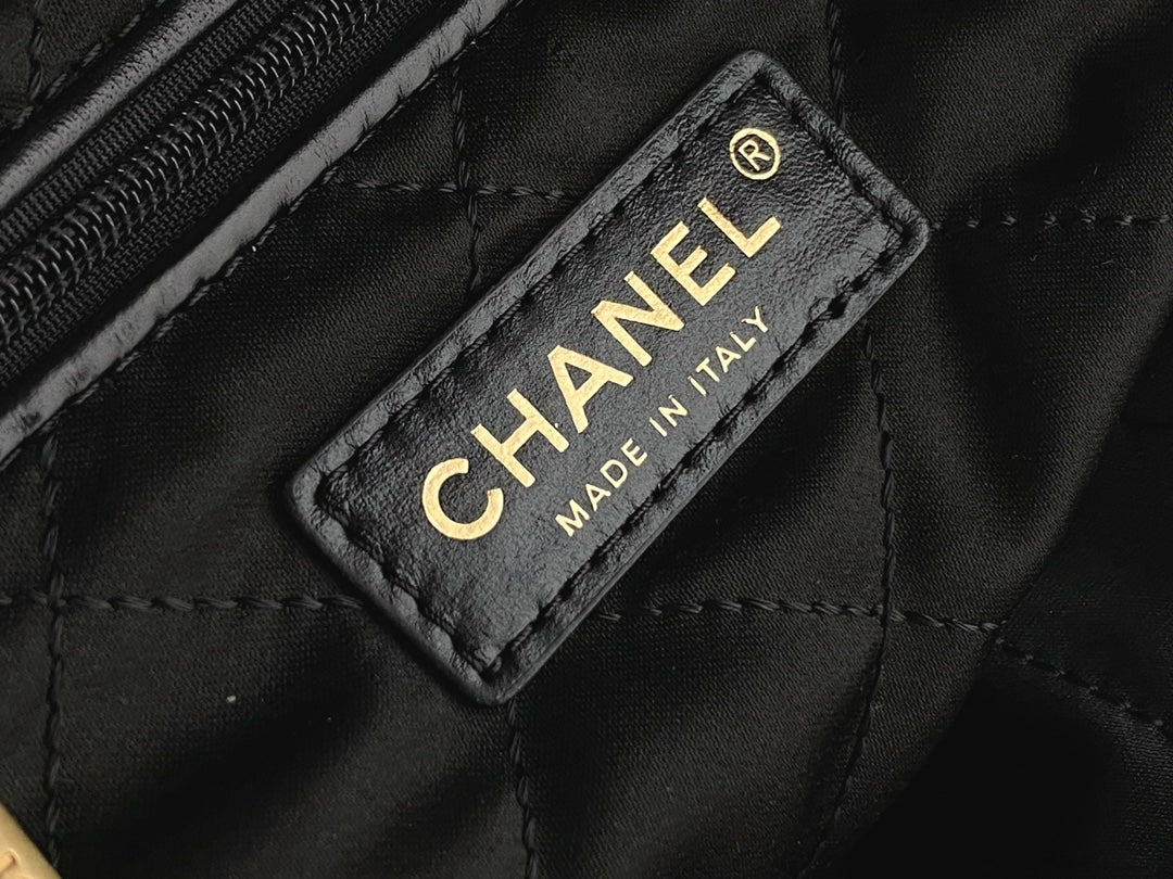 Chanel's new 22S classic diamond quilted and leather chain shoulder strap shopping bag