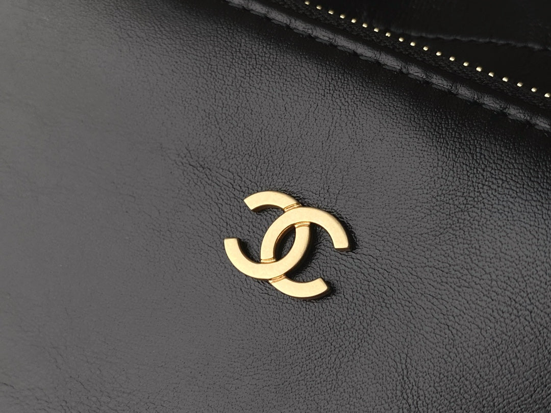 Chanel's new 22S classic diamond quilted and leather chain shoulder strap shopping bag