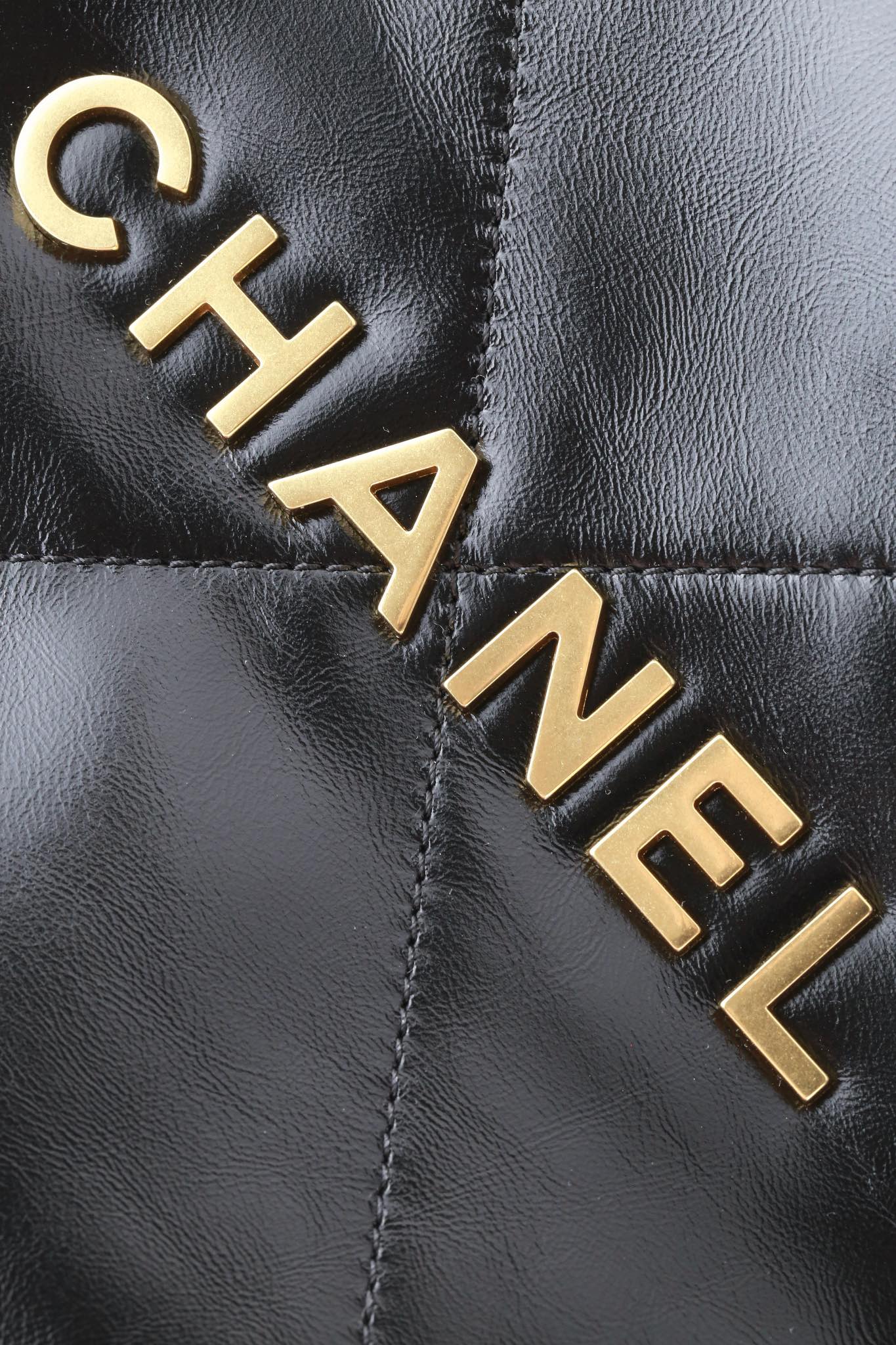 Chanel's new 22S classic diamond quilted and leather chain shoulder strap shopping bag
