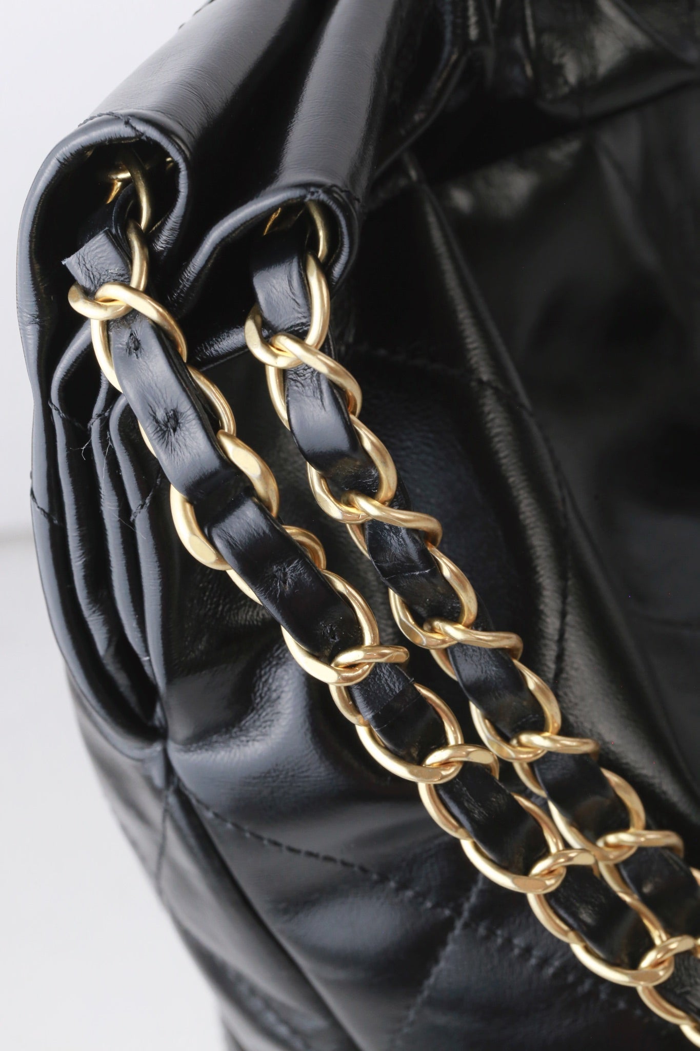 Chanel's new 22S classic diamond quilted and leather chain shoulder strap shopping bag